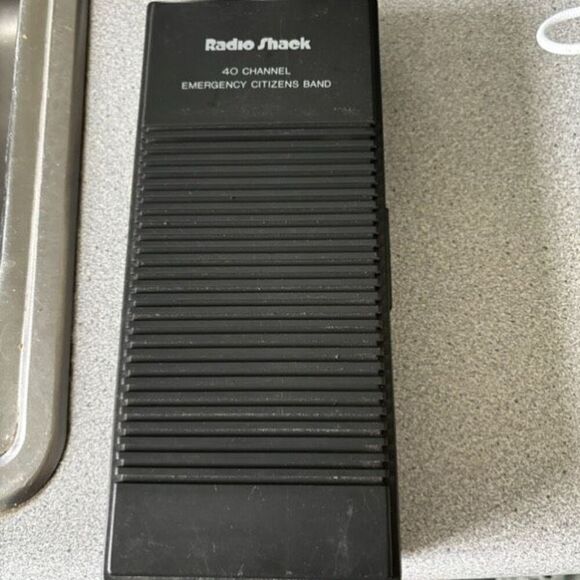 Radio Shack Emergency Citizens Band TRC-463 40 Channel Radio - Picture 6 of 8